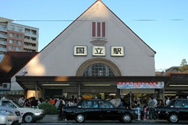 当事務所は地元に根ざして業務を行っています。  歴史ある国立駅舎に思い出のある方も多いのではないでしょうか?